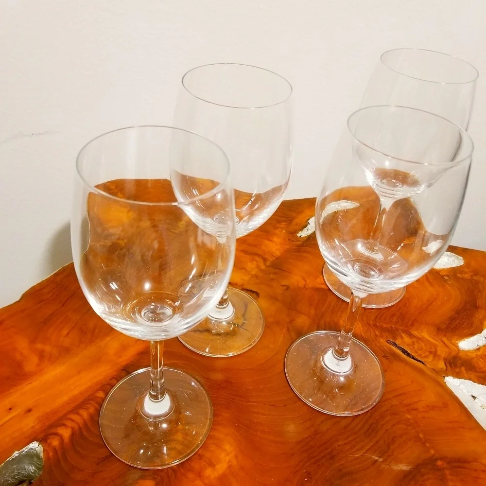 NEW crystal wine glasses set of 4